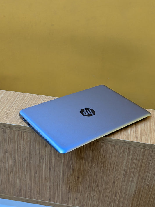 Hp Elitebook 1020 G1 Core m ram 8gb Storage SSD 256gb Touch screen Ultra Slim laptop Size 12.6" Metalic Material Color Silver