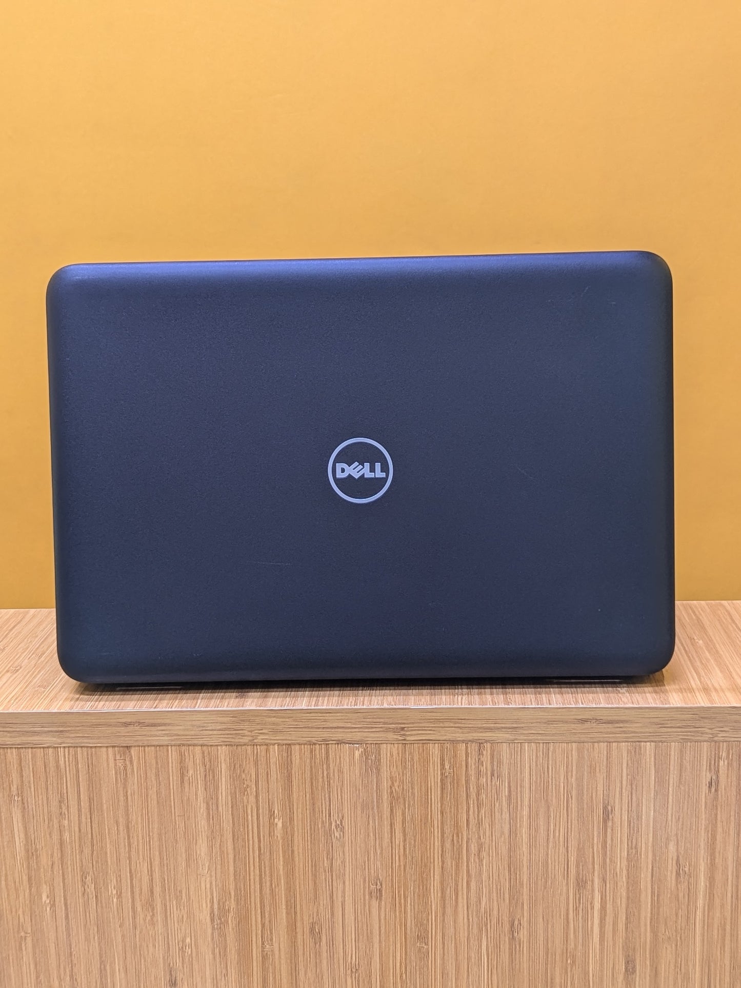 Dell Latitude 3180 intel pentium Ram 4gb SSD 64gb Windows 10 pro.