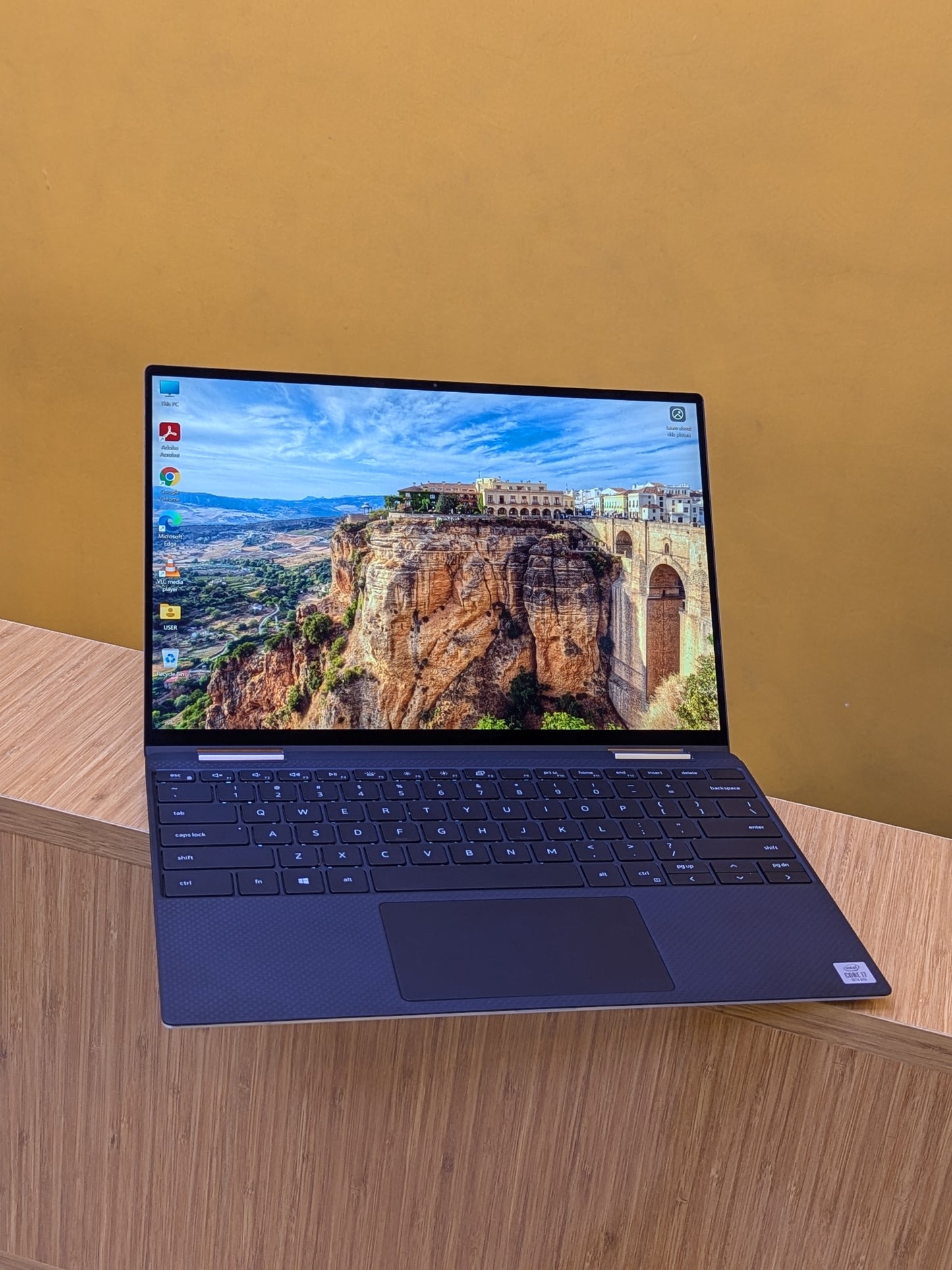 Dell xps 13 7390 Core i7 ram 16gb SSD 512gb X360 Convertible 10th Generation, touchscreen, Fingerprint