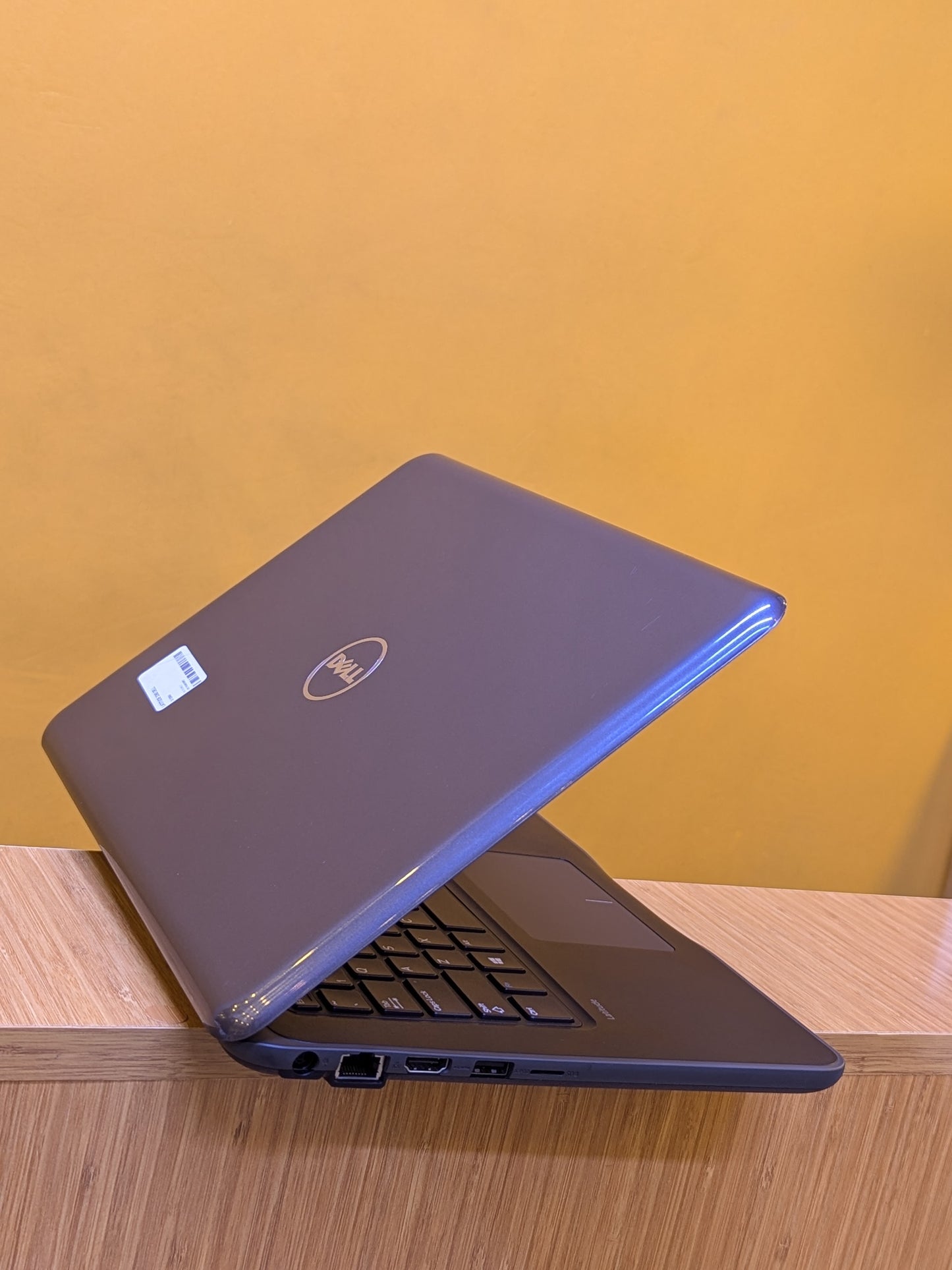 Dell latitude 3380 Core i5 Ram 8gb HDD 500gb 7th Generation processor 2.71Ghz Display 14 inches