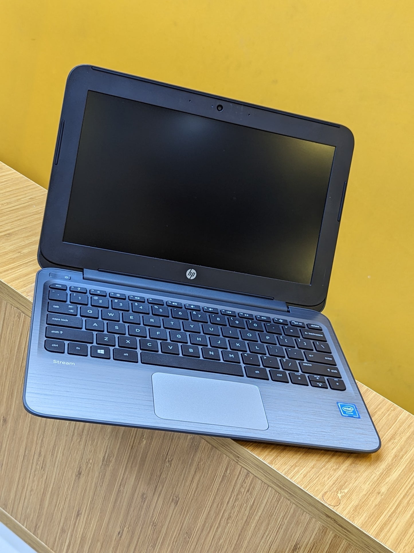 HP Stream 11 Pro G3, Intel Celeron, Ram 2GB SSD 32GB+External HDD 250GB