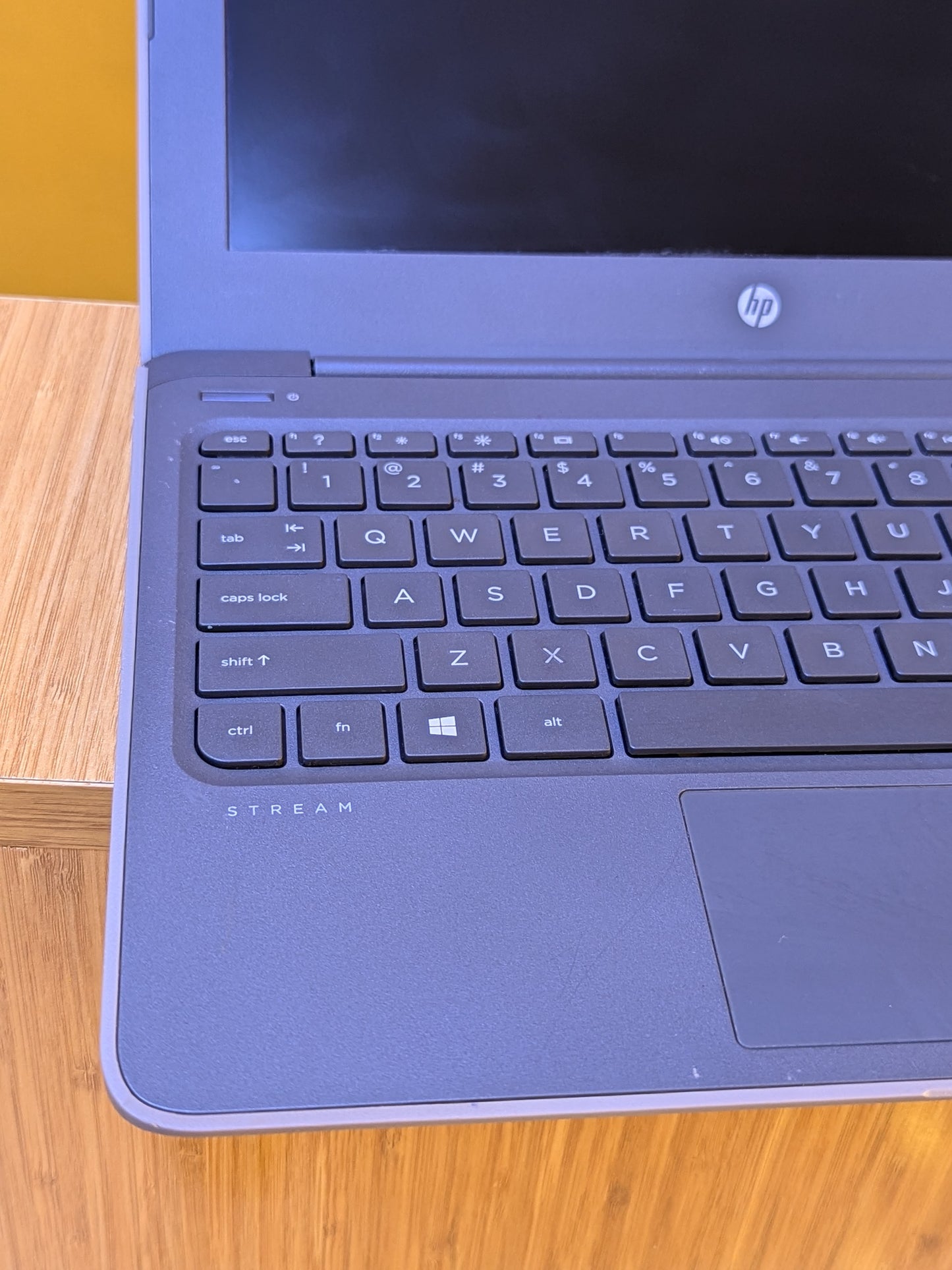 Hp Streambook G5 intel Core 2 Duo Ram 4GB Storage SSD 64GB + 250GB External HDD display size 12.6"