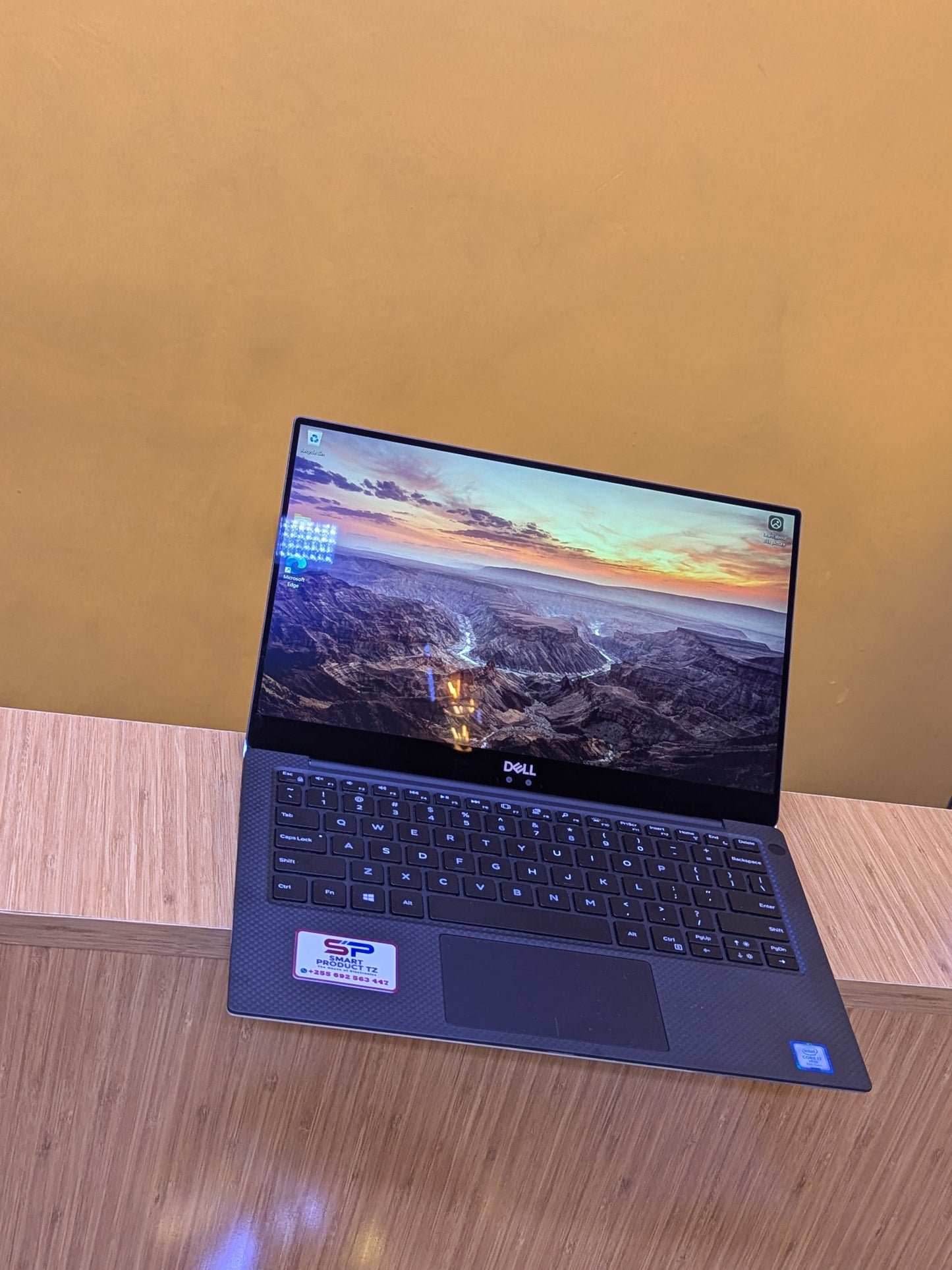 Dell xps 13 9370 intel Core i7 Ram 16GB SSD 512GB 8th Generation Resolution Full HD Display size 13"