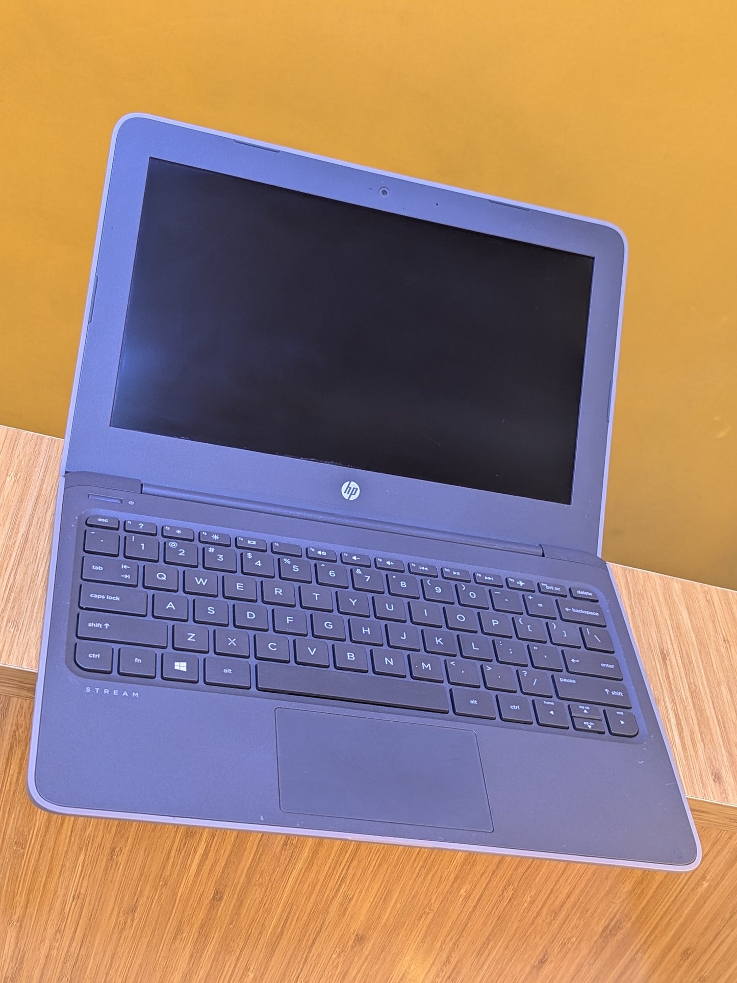 Hp Streambook G5 intel Core 2 Duo Ram 4GB Storage SSD 64GB + 250GB External HDD display size 12.6"