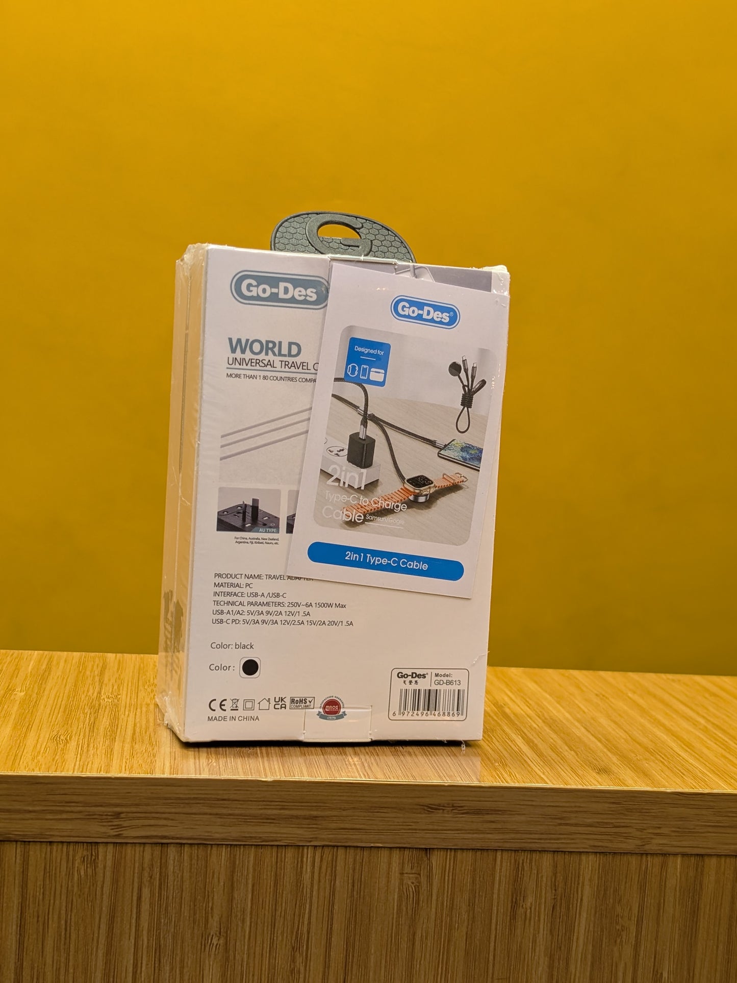 World Universal Travel Charger (Go-Des)