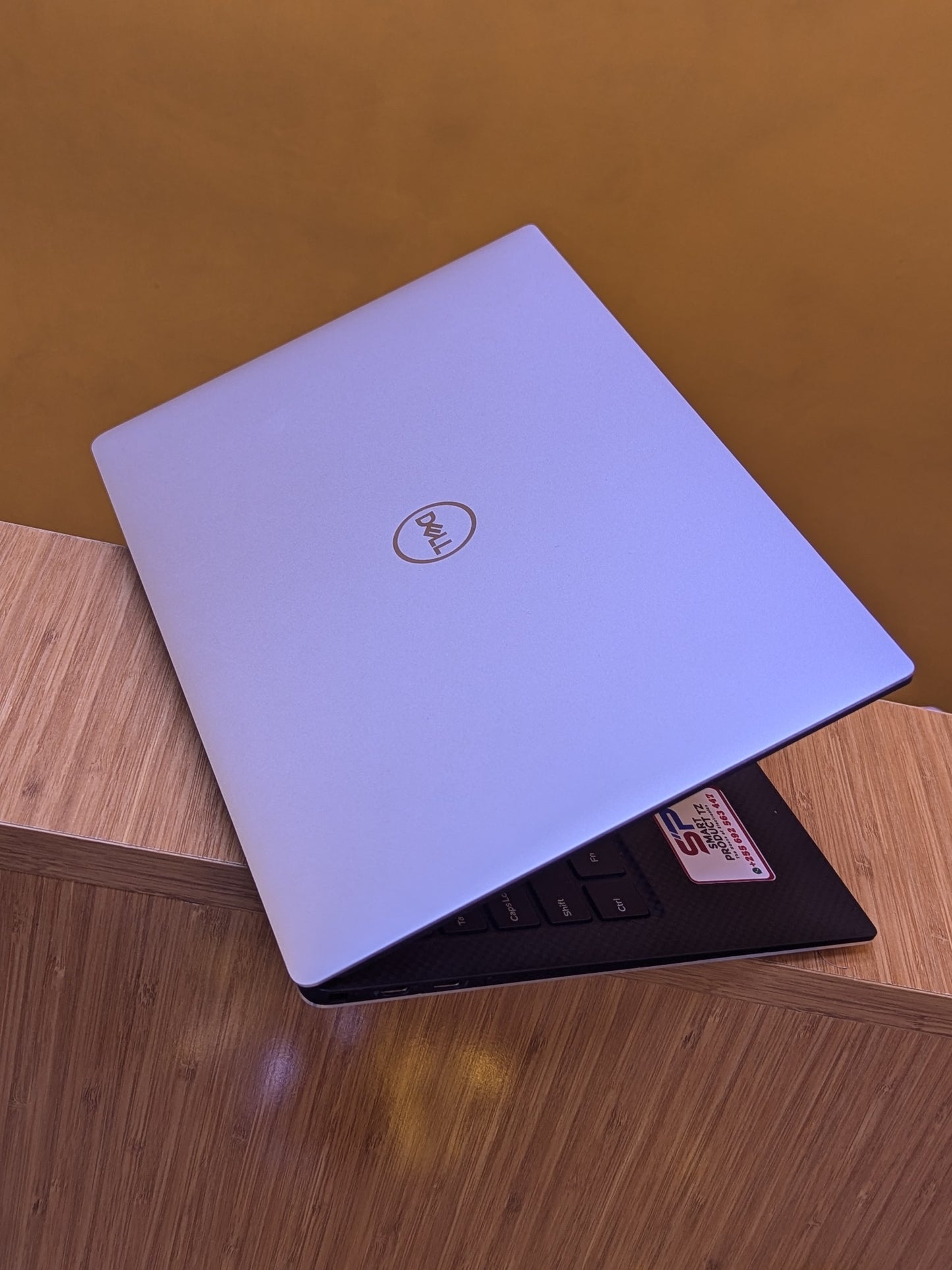 Dell xps 13 9370 intel Core i7 Ram 16GB SSD 512GB 8th Generation Resolution Full HD Display size 13"