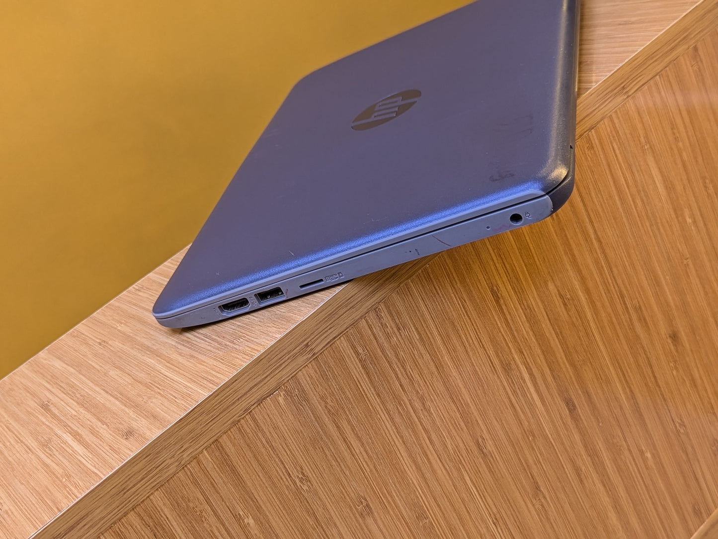 Hp Streambook G5 intel Core 2 Duo Ram 4GB Storage SSD 64GB + 250GB External HDD display size 12.6"