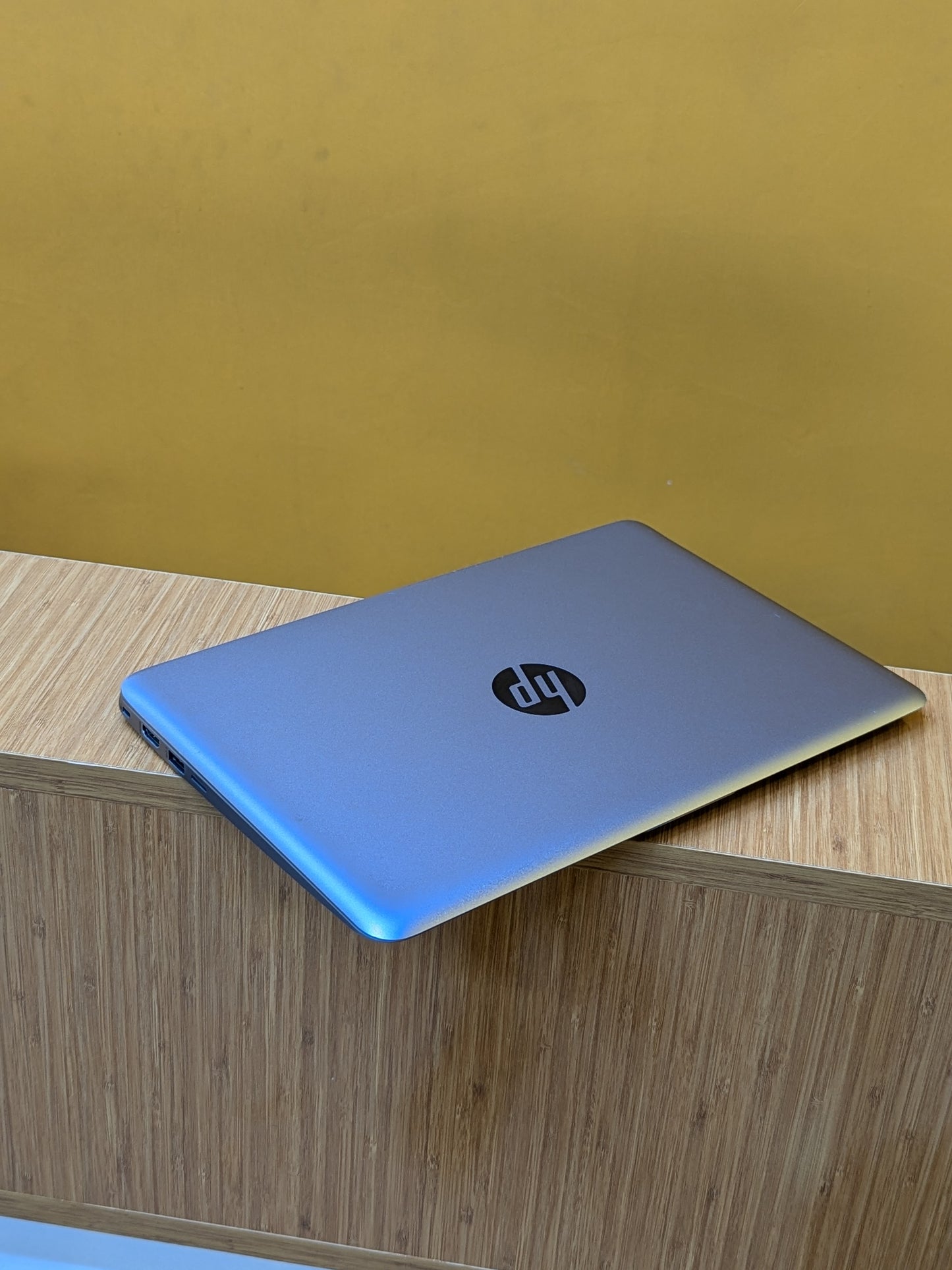 Hp Elitebook 1020 G1 Core m ram 8gb Storage SSD 256gb  Touch screen Ultra Slim laptop Size 12.6" Metalic Material Color Silver