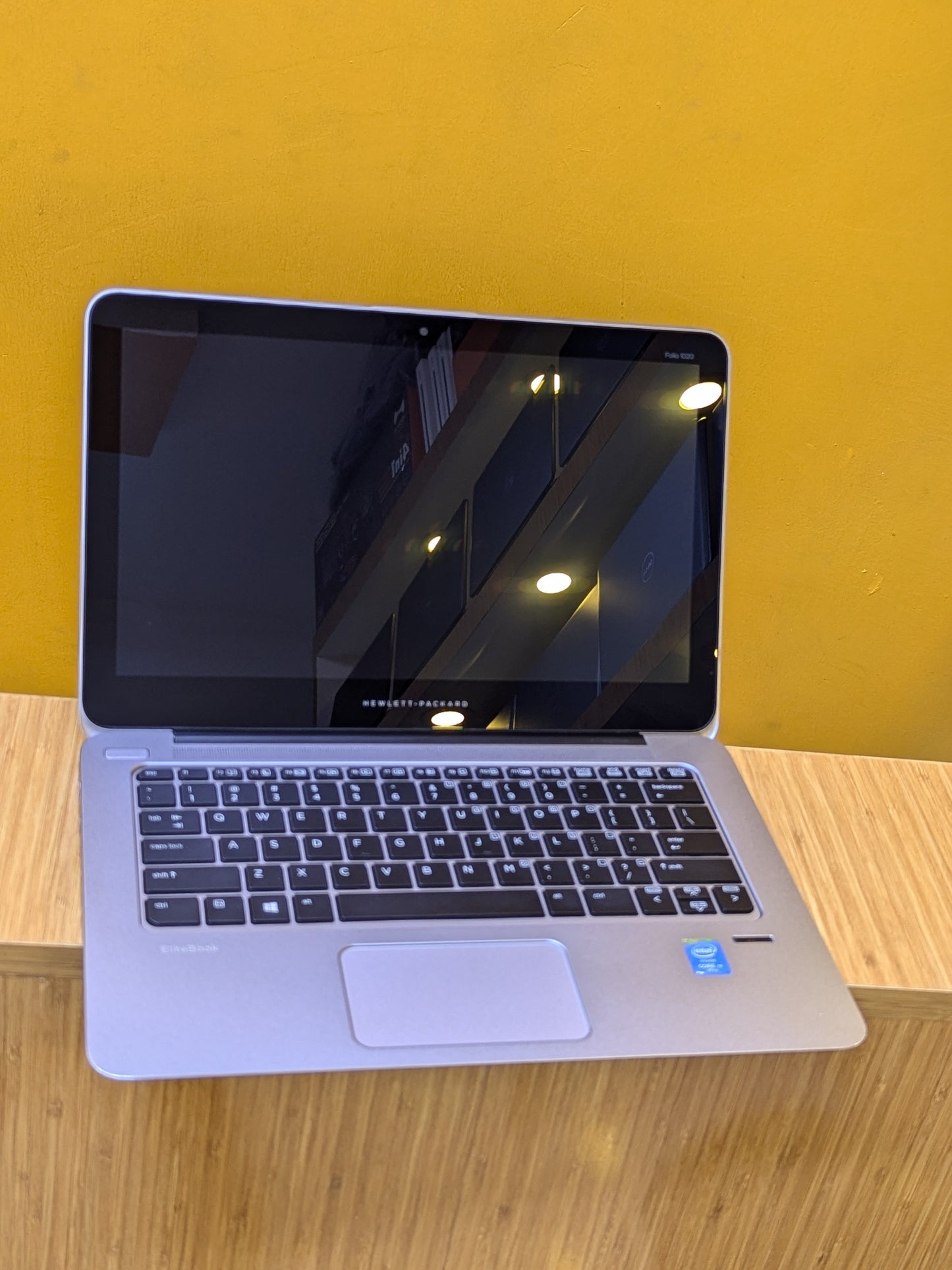 Hp Elitebook 1020 G1 Core m ram 8gb Storage SSD 256gb  Touch screen Ultra Slim laptop Size 12.6" Metalic Material Color Silver