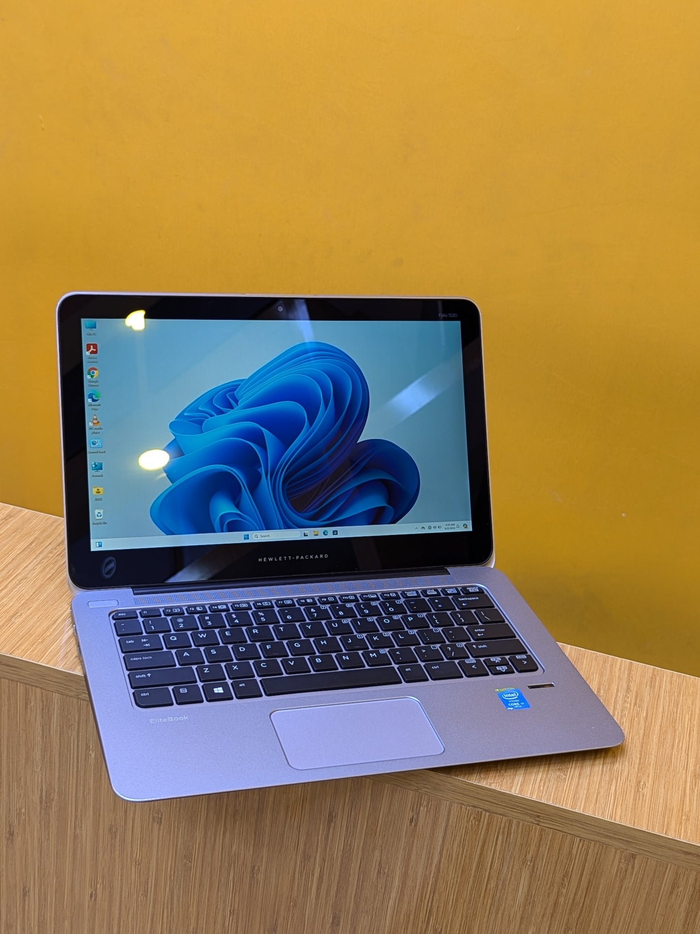 Hp Elitebook 1020 G1 Core m ram 8gb Storage SSD 256gb  Touch screen Ultra Slim laptop Size 12.6" Metalic Material Color Silver