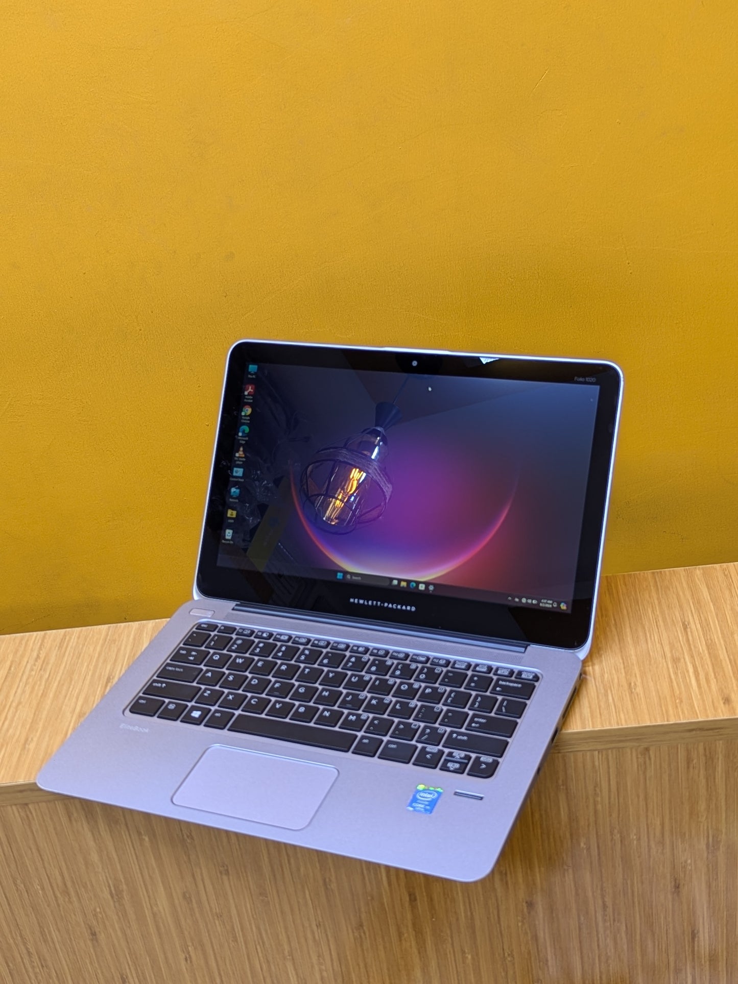 Hp Elitebook 1020 G1 Core m ram 8gb Storage SSD 256gb  Touch screen Ultra Slim laptop Size 12.6" Metalic Material Color Silver