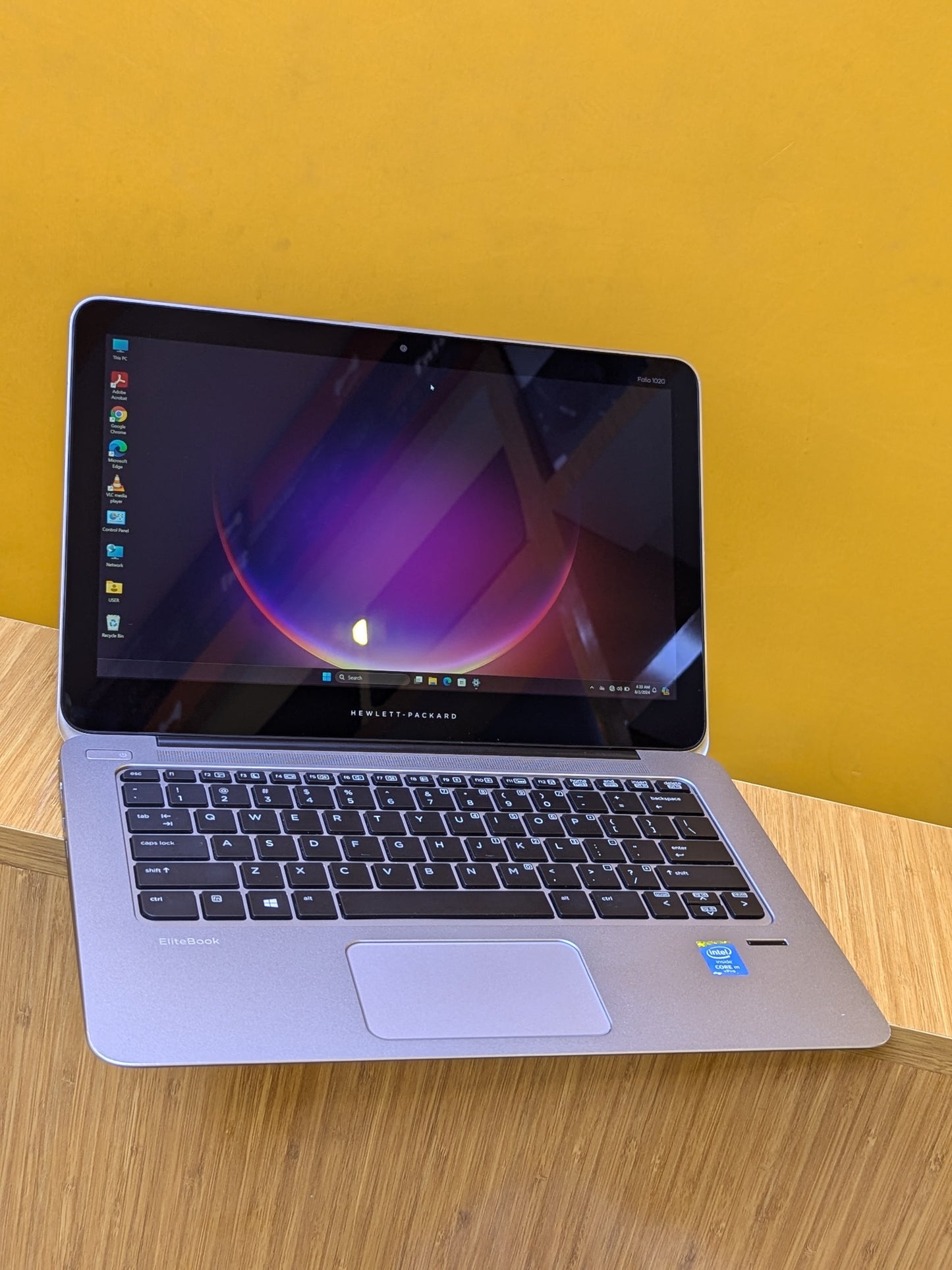 Hp Elitebook 1020 G1 Core m ram 8gb Storage SSD 256gb  Touch screen Ultra Slim laptop Size 12.6" Metalic Material Color Silver