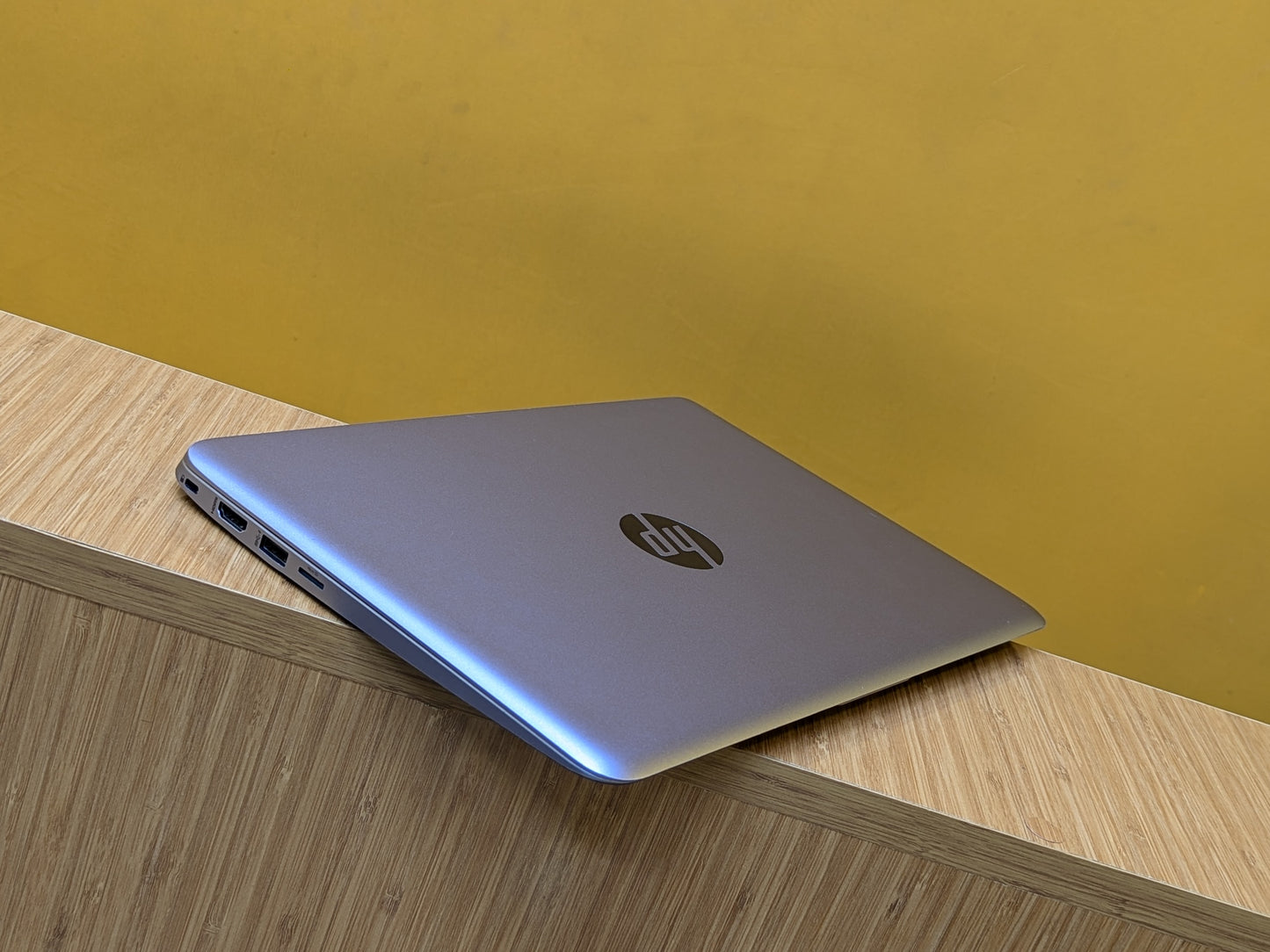 Hp Elitebook 1020 G1 Core m ram 8gb Storage SSD 256gb  Touch screen Ultra Slim laptop Size 12.6" Metalic Material Color Silver