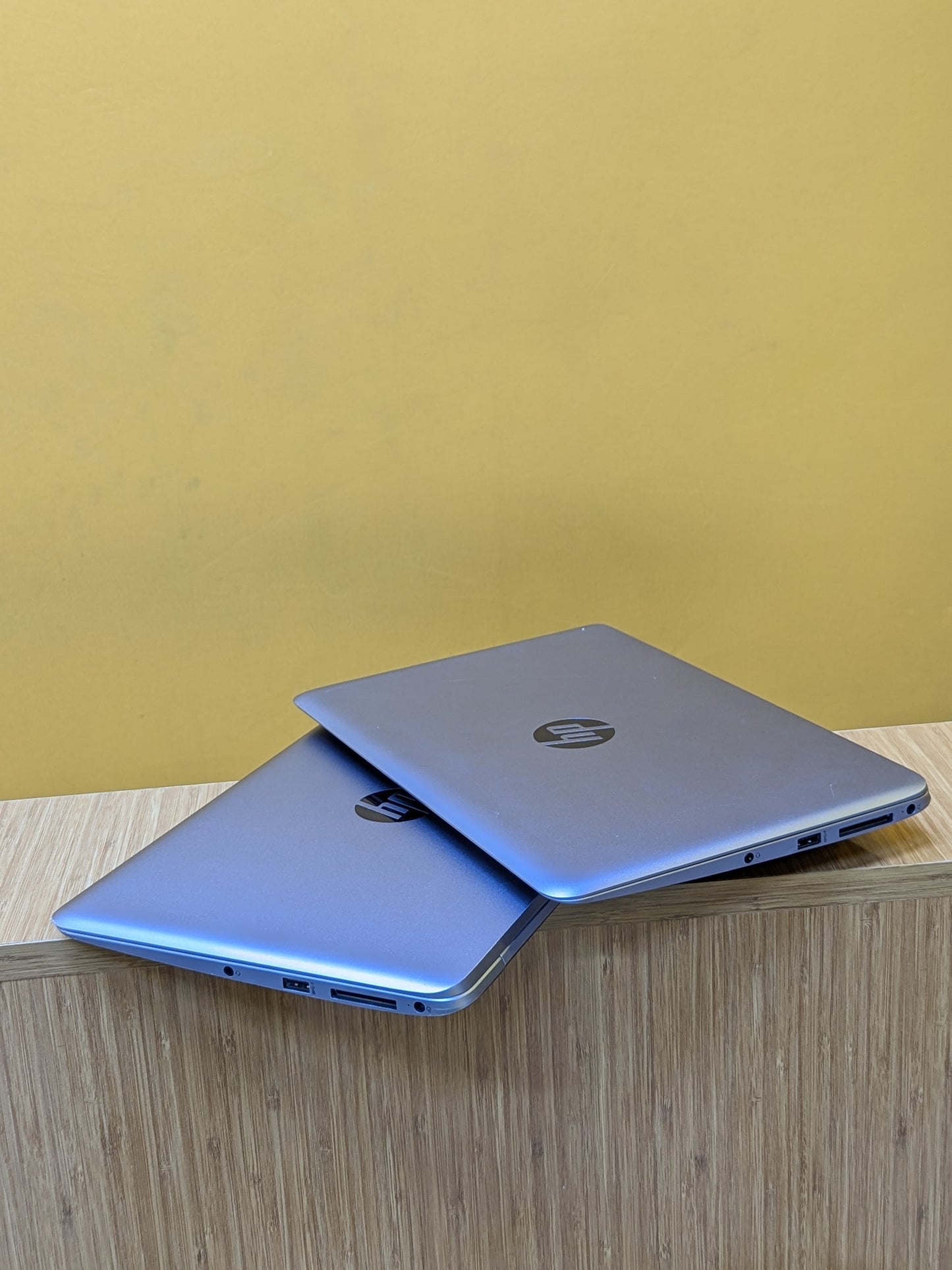 Hp Elitebook 1020 G1 Core m ram 8gb Storage SSD 256gb  Touch screen Ultra Slim laptop Size 12.6" Metalic Material Color Silver