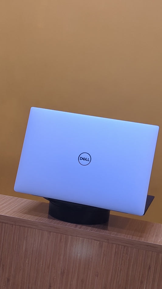 Dell xps 13 9370 intel Core i7 Ram 16GB SSD 512GB 8th Generation Resolution Full HD Display size 13"