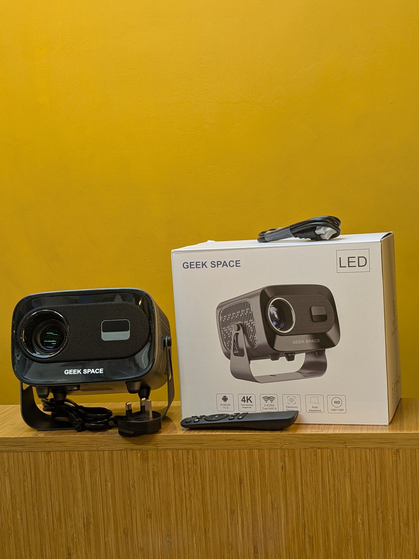 LCD Full HD Video Projector, GEEK SPACE A10 plus