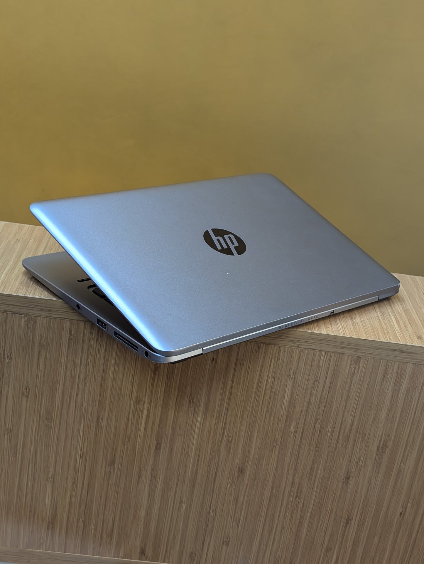 HP Elitebook Folio 1020 G1 Core M Ram 8gb SSD 256gb Display Size 13 Inches Super Slim Design