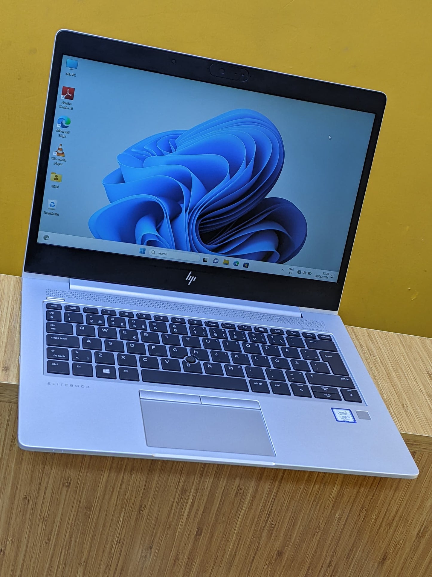 HP Elitebook 830 G5 Core i5 Ram 8gb SSD 256gb 7th Generation size 13.3"
