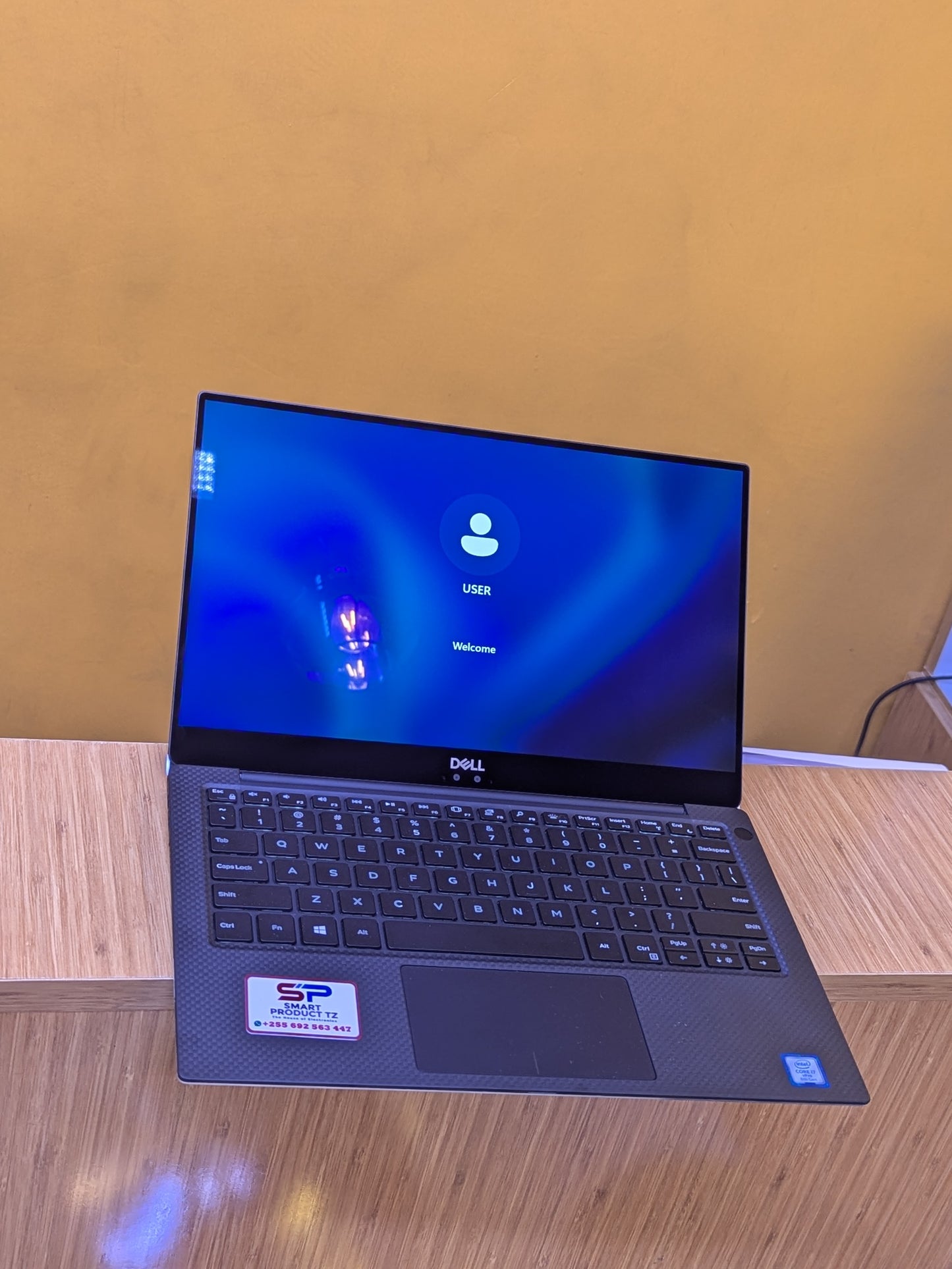 Dell xps 13 9370 intel Core i7 Ram 16GB SSD 512GB 8th Generation Resolution Full HD Display size 13"