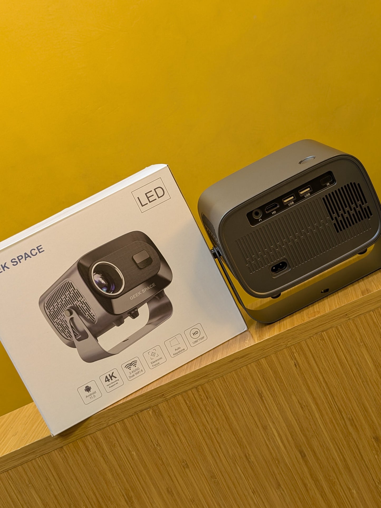 LCD Full HD Video Projector, GEEK SPACE A10 plus