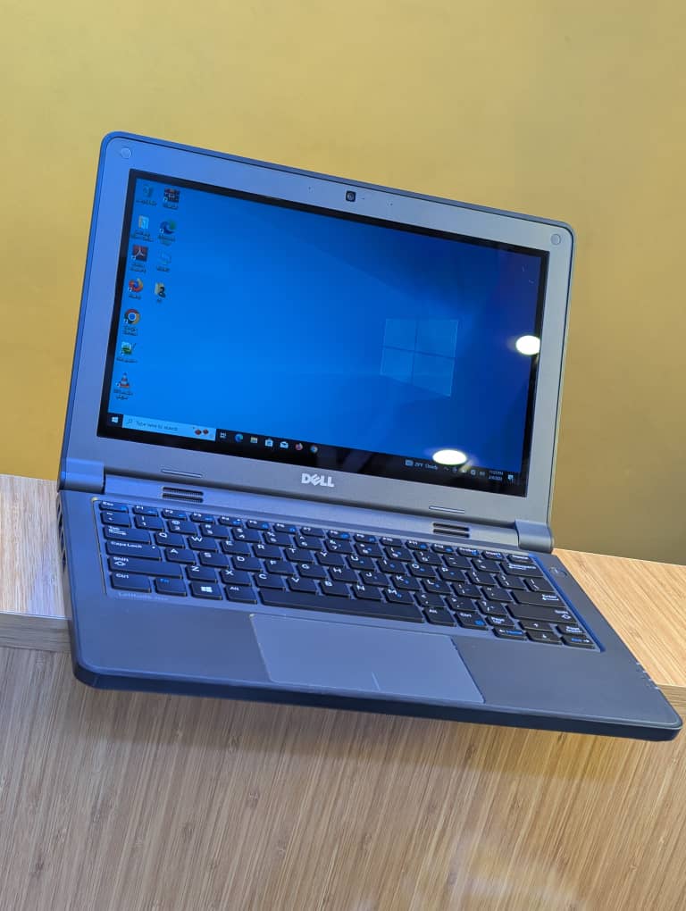 DELL Latitude 3150 Ram 4gb HDD 500Gb Display 12.6 inches
