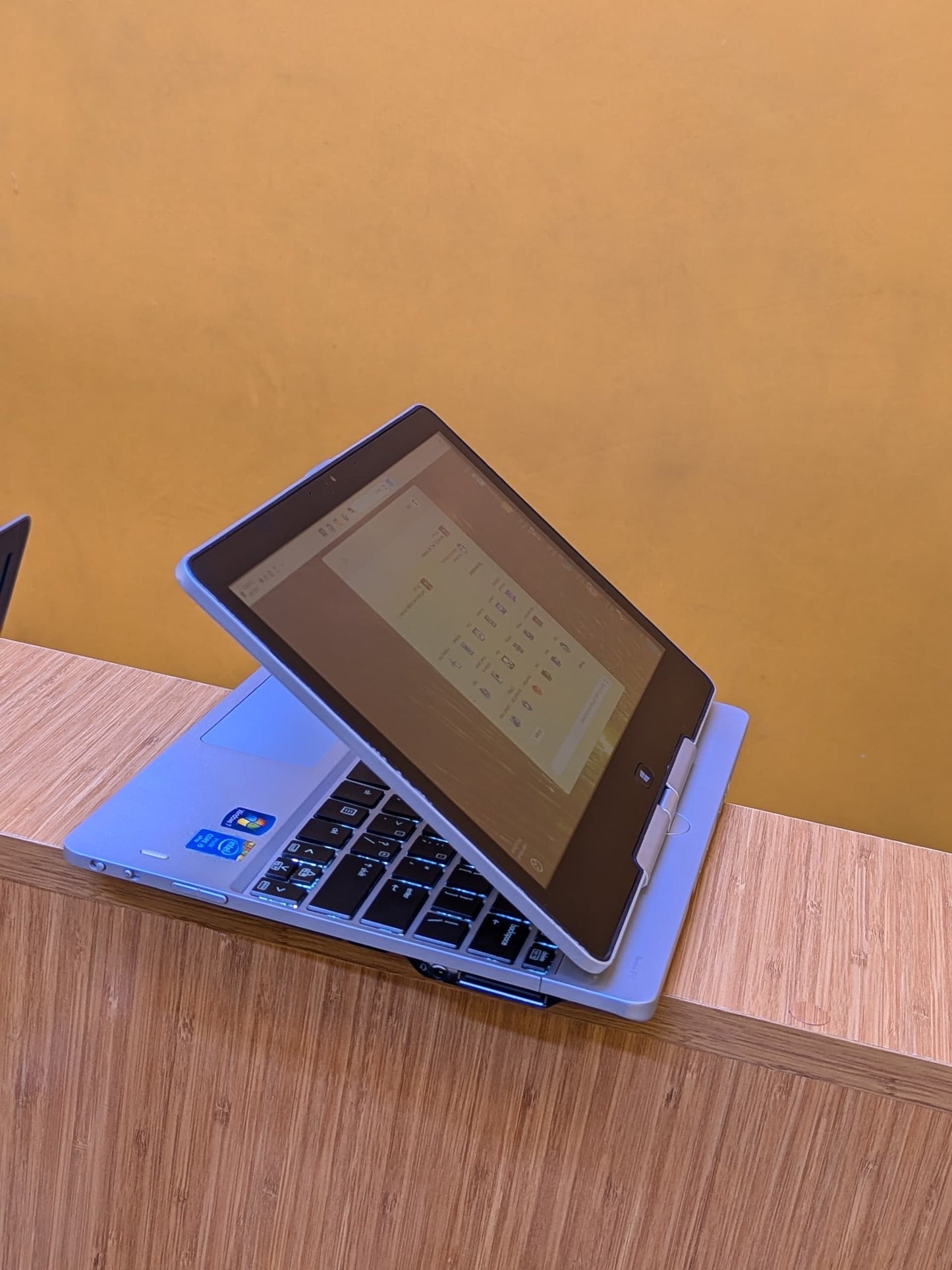HP Revolve 810 G3 Core i7 Ram 8gb SSD 256gb Touch Screen