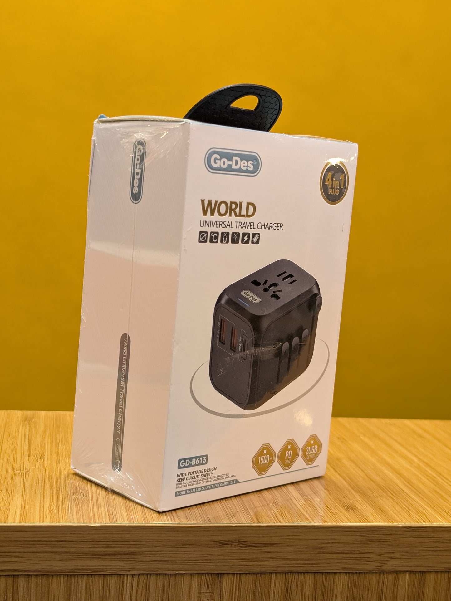 World Universal Travel Charger (Go-Des)