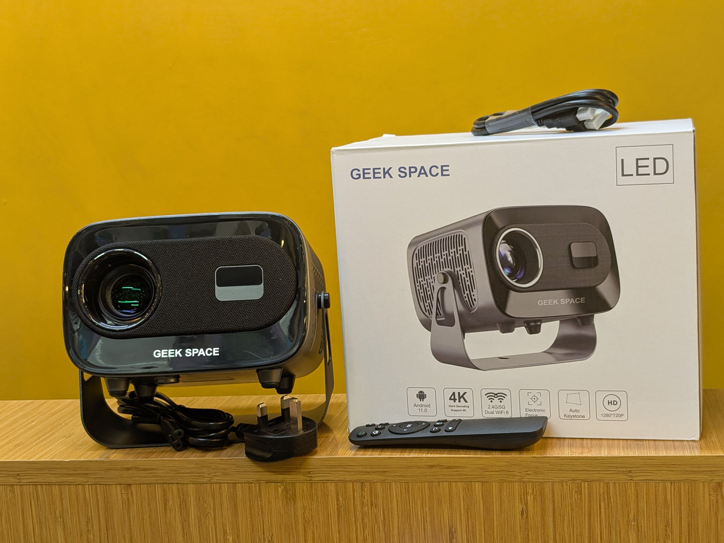 LCD Full HD Video Projector, GEEK SPACE A10 plus